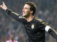 开云体育官方网站-黄蜂蛰伤巨人，德甲争冠战中的活塞法则与意外美学