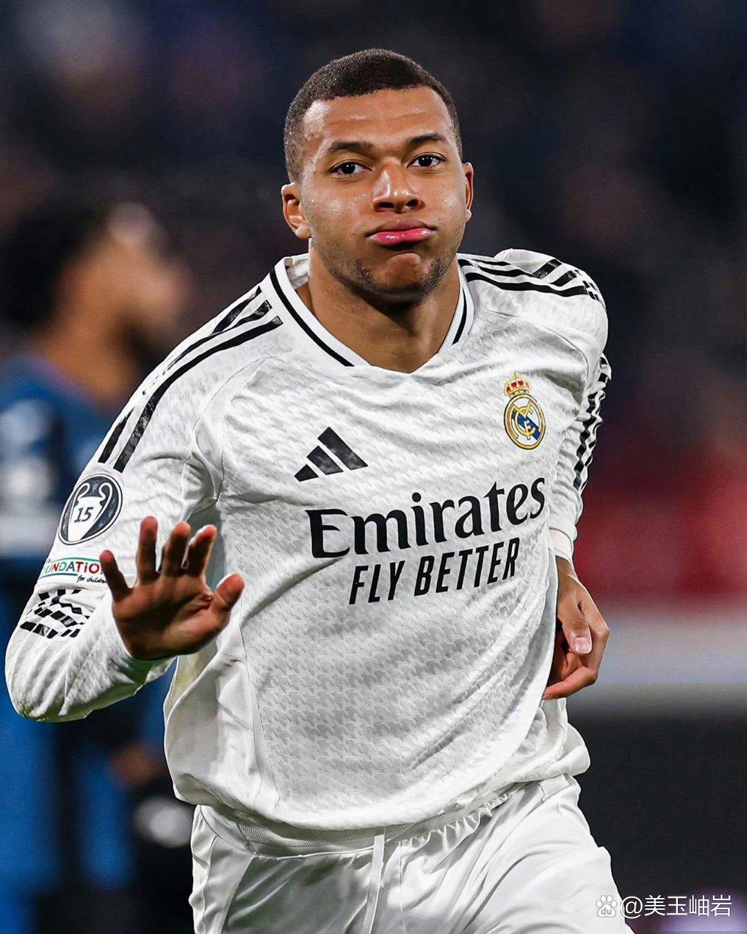 皇马后卫铲球破坏对手进攻,助球队守住领先优势的简单介绍 皇马后卫铲球破坏对手进攻,助球队守住领先优势的简单介绍