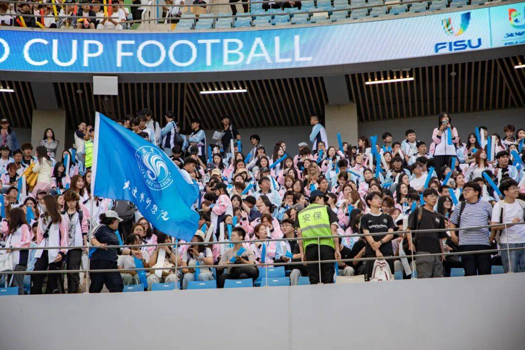 包含澳大利亚队员在球场上大放异彩的词条 包含澳大利亚队员在球场上大放异彩的词条