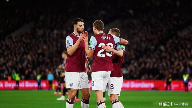 南安普顿主场击败埃弗顿,豪取三分 南安普顿主场击败埃弗顿,豪取三分