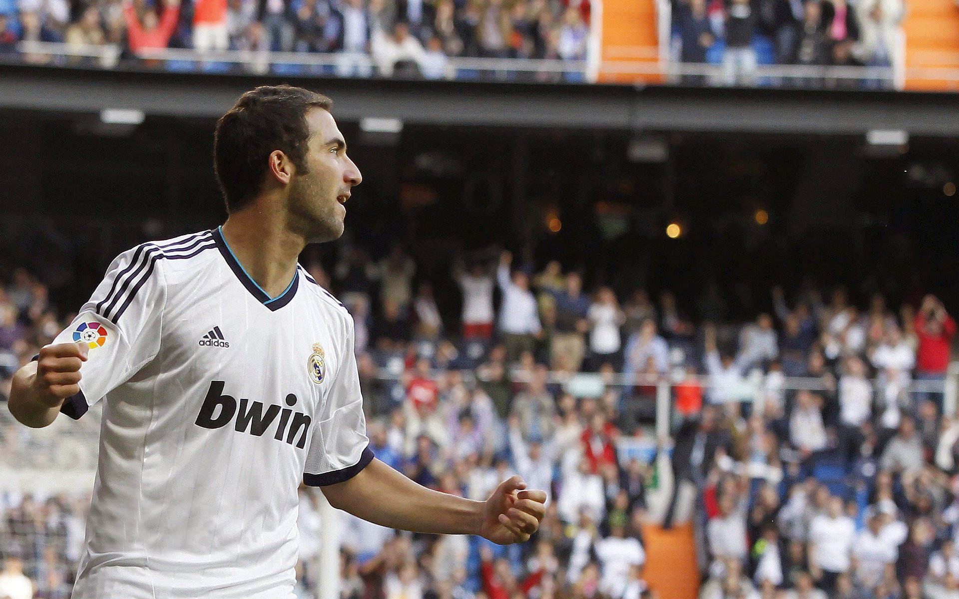 浓眉展现巨星价值，老鹰翻盘开拓者